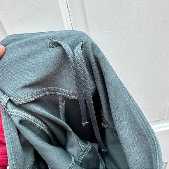 Under Armour heat gear compression grey capris women's xs - Picture 6 of 7